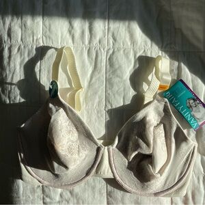 NWT Vanity Fair Beauty Back Minimizer Cream Floral Bra - 38DD